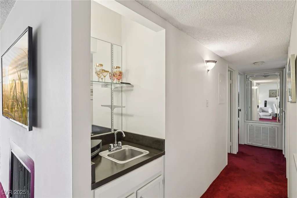 750 Royal Crest, Las Vegas, NV 89169