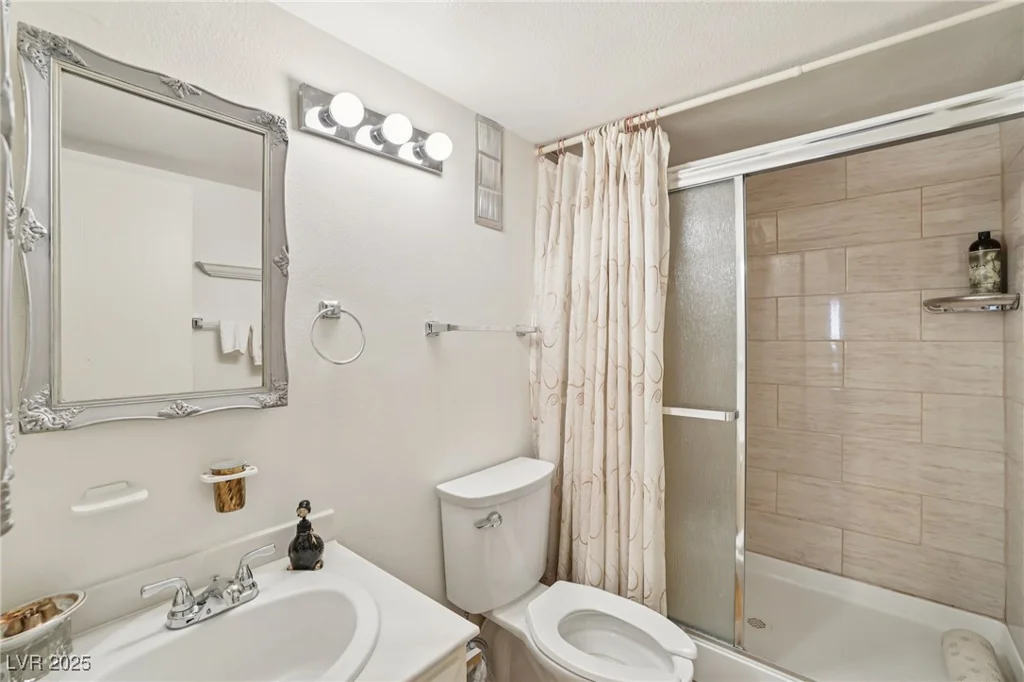 750 Royal Crest, Las Vegas, NV 89169