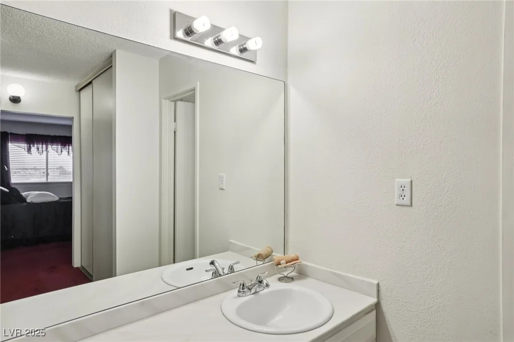 750 Royal Crest, Las Vegas, NV 89169