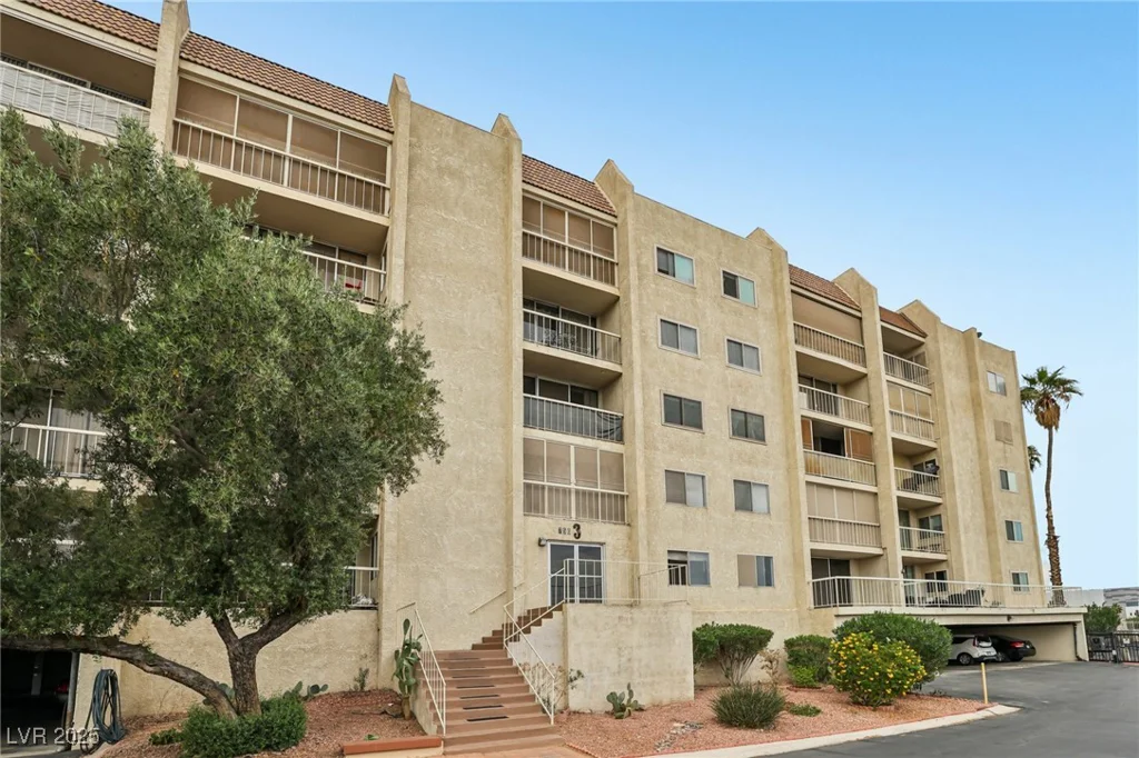 750 Royal Crest, Las Vegas, NV 89169