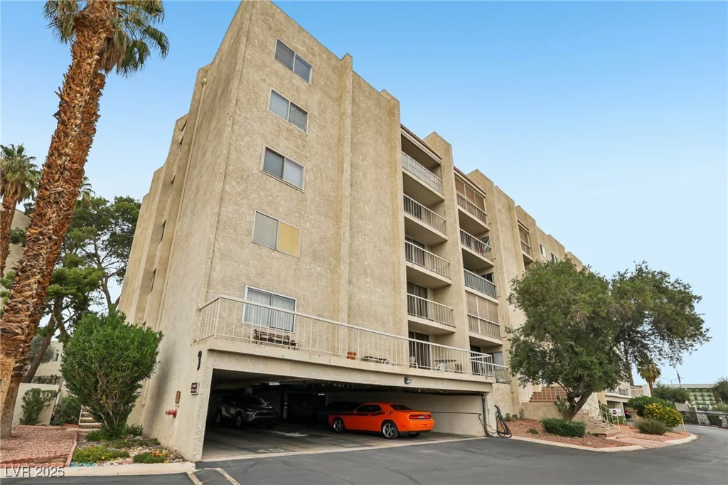 750 Royal Crest, Las Vegas, NV 89169