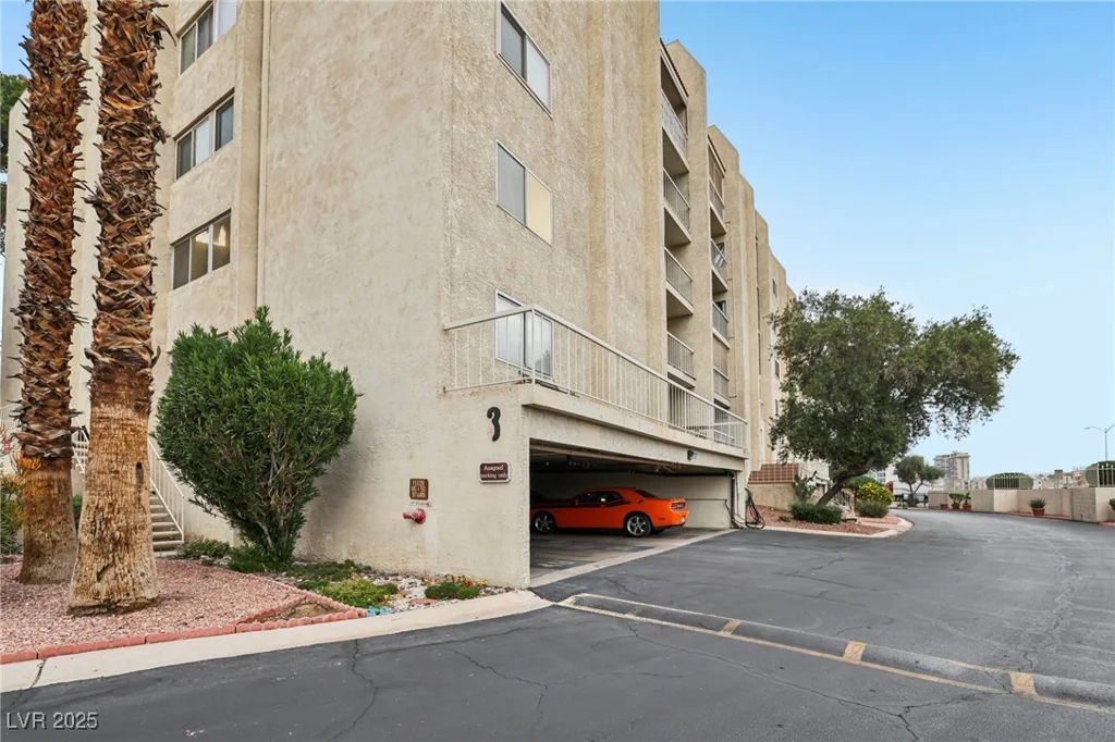 750 Royal Crest, Las Vegas, NV 89169