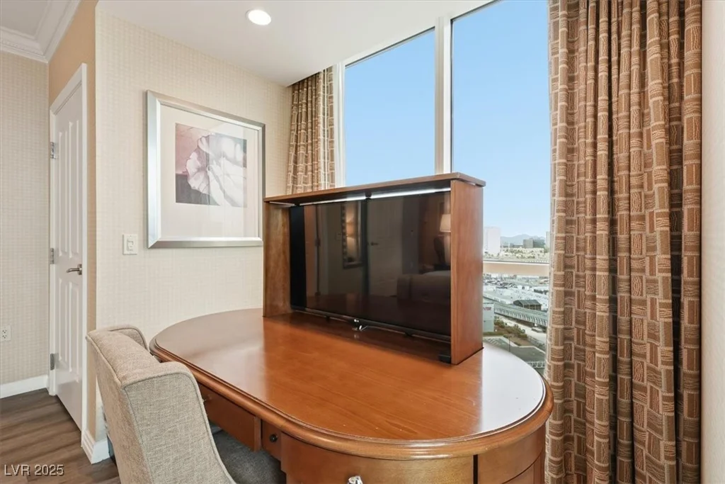 125 Harmon, Las Vegas, NV 89109