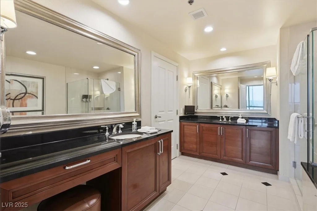 125 Harmon, Las Vegas, NV 89109