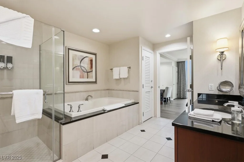 125 Harmon, Las Vegas, NV 89109
