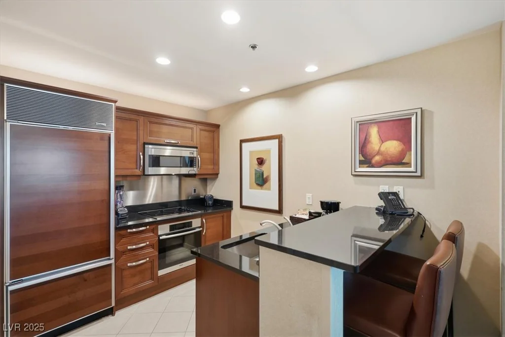125 Harmon, Las Vegas, NV 89109