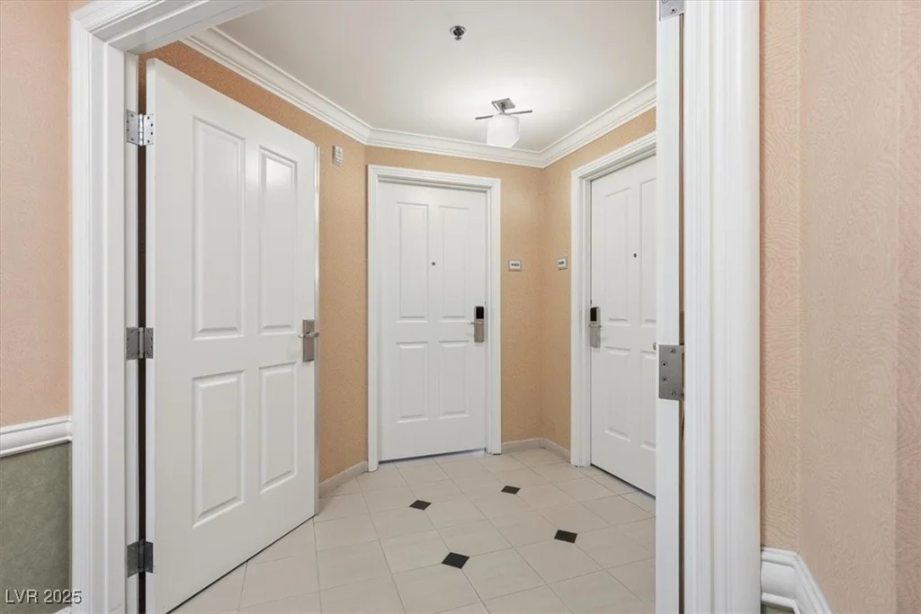 125 Harmon, Las Vegas, NV 89109