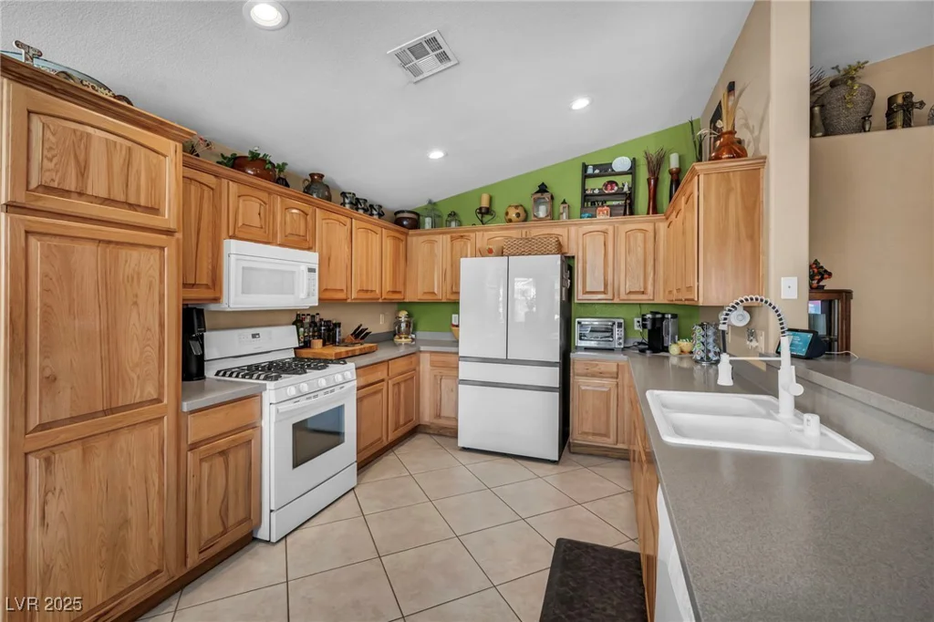 5578 River Highlands, Las Vegas, NV 89122