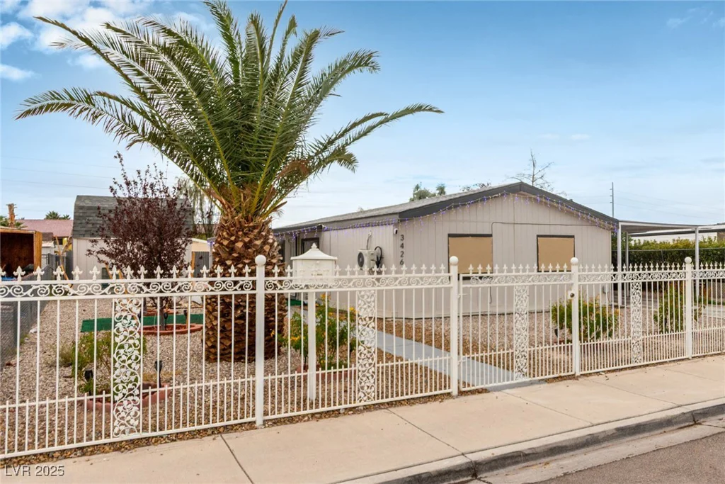 3426 Cactus Springs, Las Vegas, NV 89115
