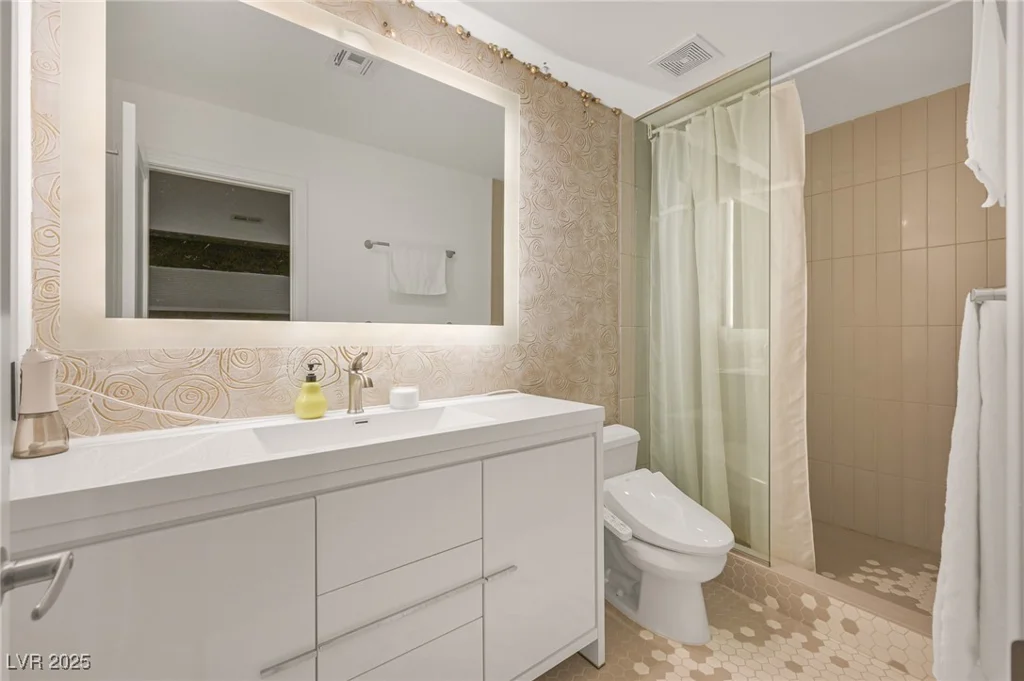 2128 Bavington, Las Vegas, NV 89108