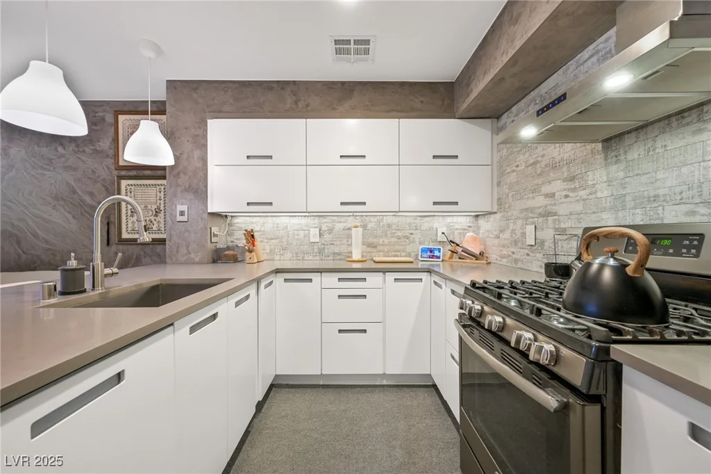 2128 Bavington, Las Vegas, NV 89108