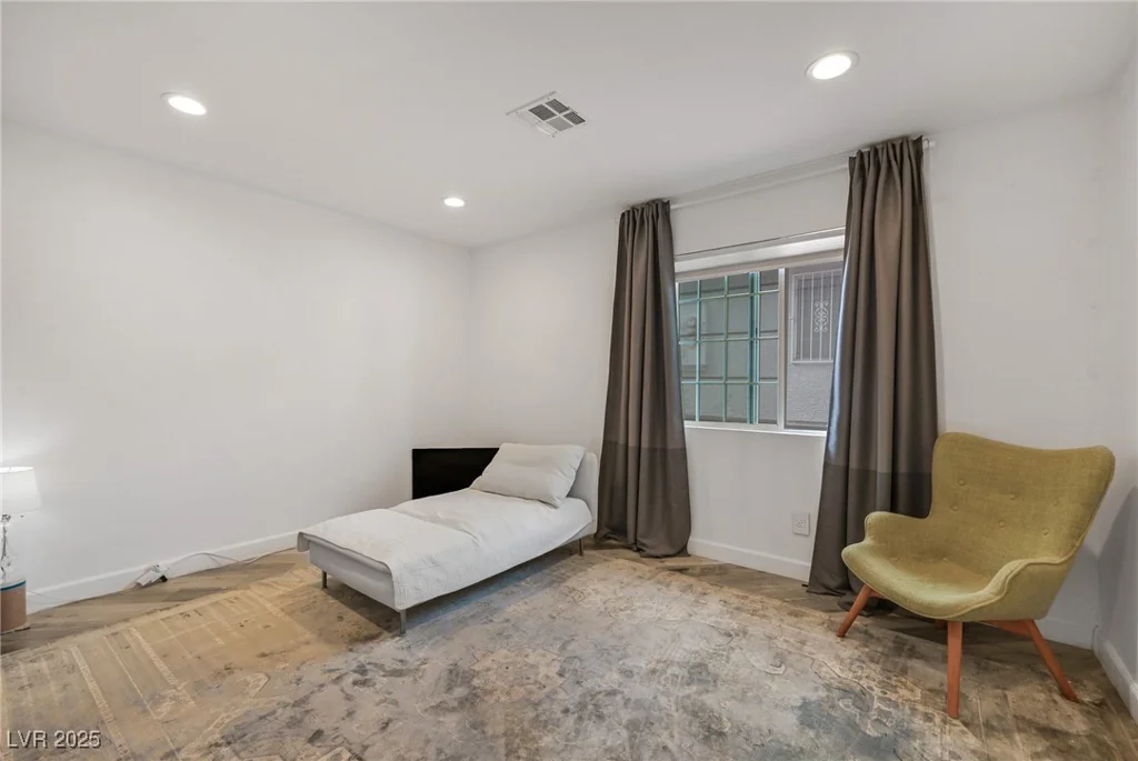 2128 Bavington, Las Vegas, NV 89108