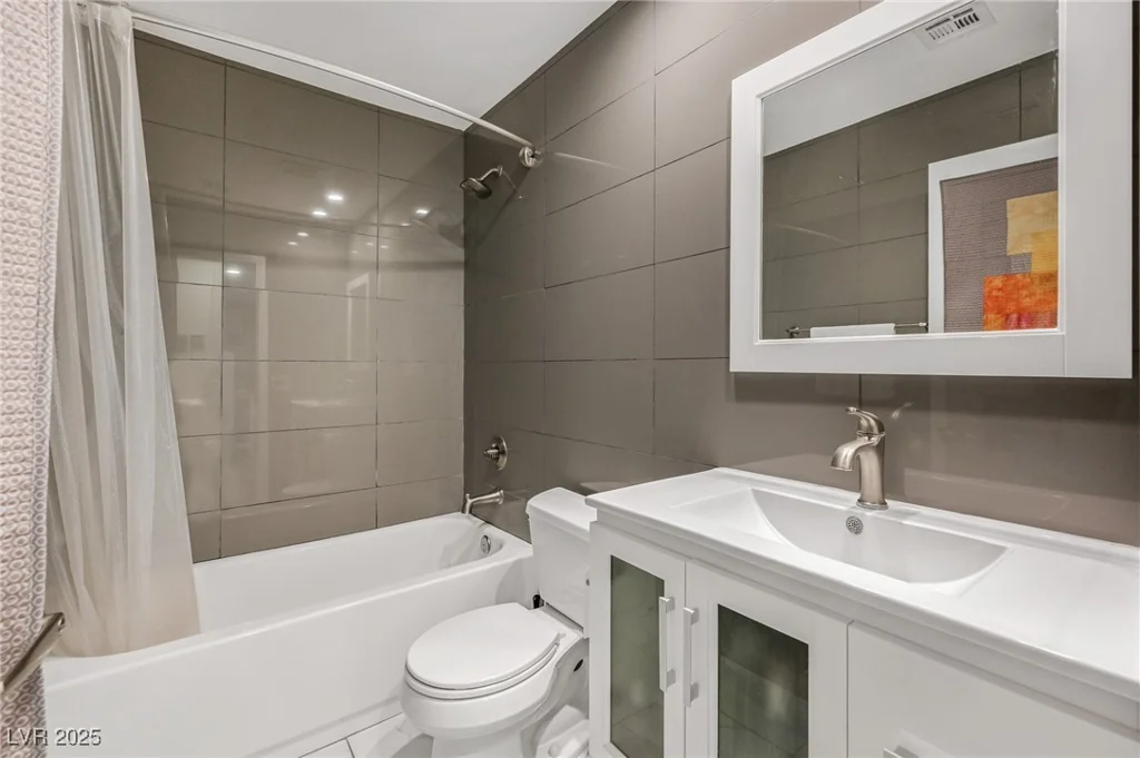 2128 Bavington, Las Vegas, NV 89108