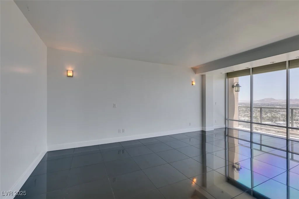 3111 Bel Air, Las Vegas, NV 89109