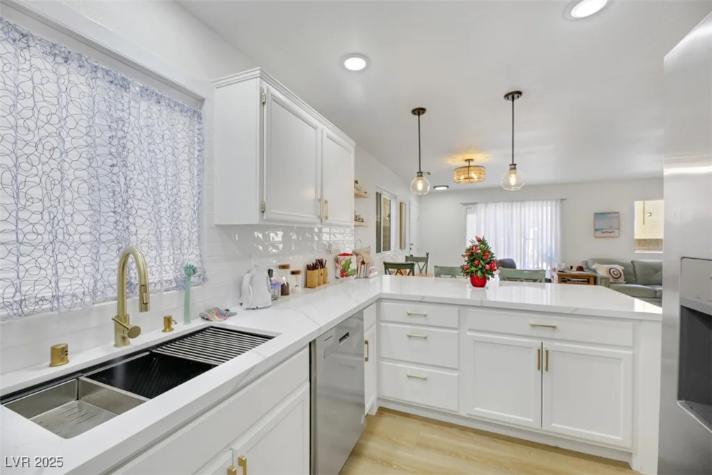 2097 Audrey Hepburn, Las Vegas, NV 89142