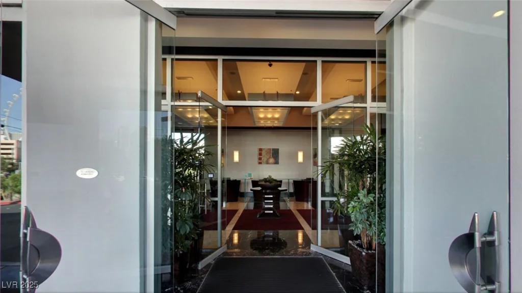 211 FLAMINGO, Las Vegas, NV 89169