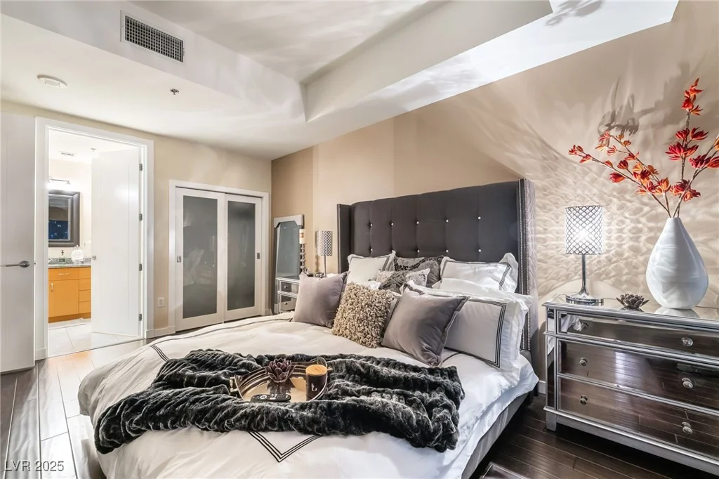 4525 Dean Martin, Las Vegas, NV 89103
