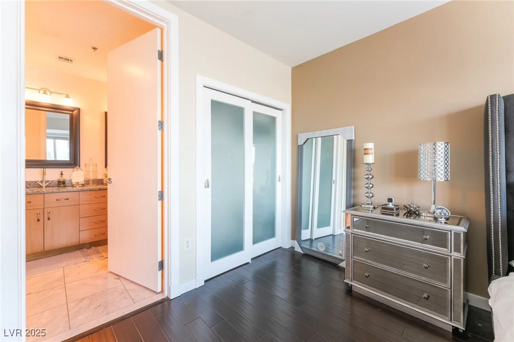 4525 Dean Martin, Las Vegas, NV 89103