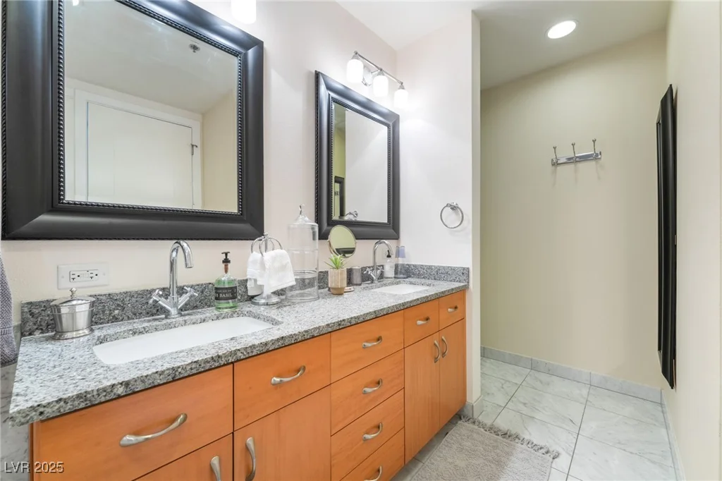 4525 Dean Martin, Las Vegas, NV 89103