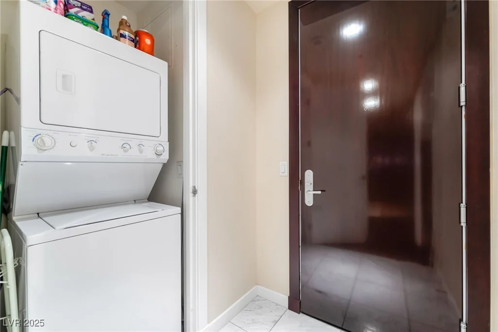 4525 Dean Martin, Las Vegas, NV 89103