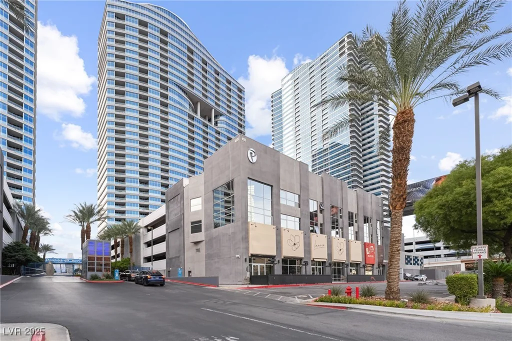 4525 Dean Martin, Las Vegas, NV 89103