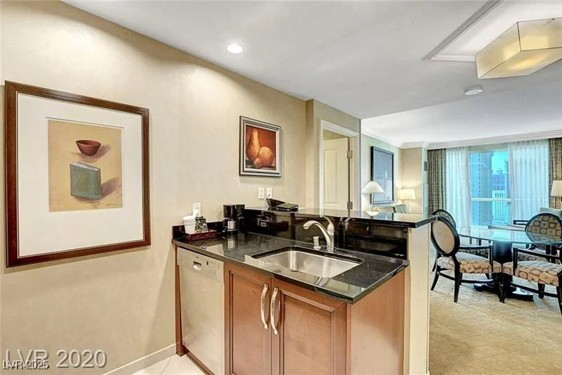 145 HARMON, Las Vegas, NV 89109