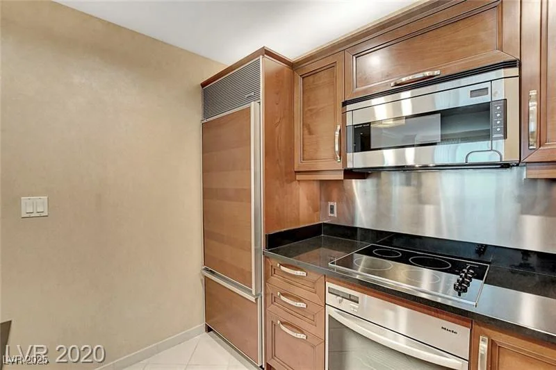145 HARMON, Las Vegas, NV 89109