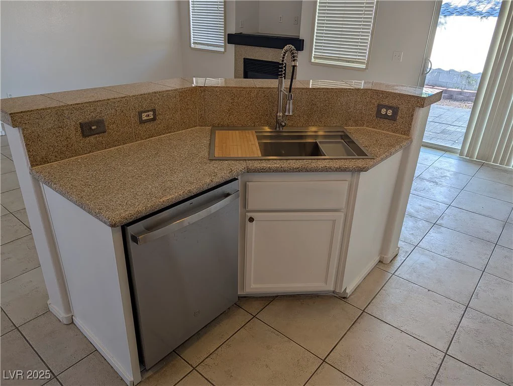 1194 Simms, Henderson, NV 89074