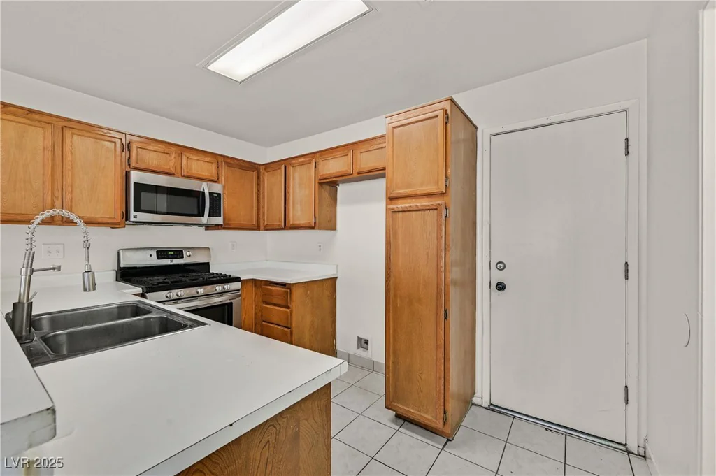 5832 Ballinger, Las Vegas, NV 89142