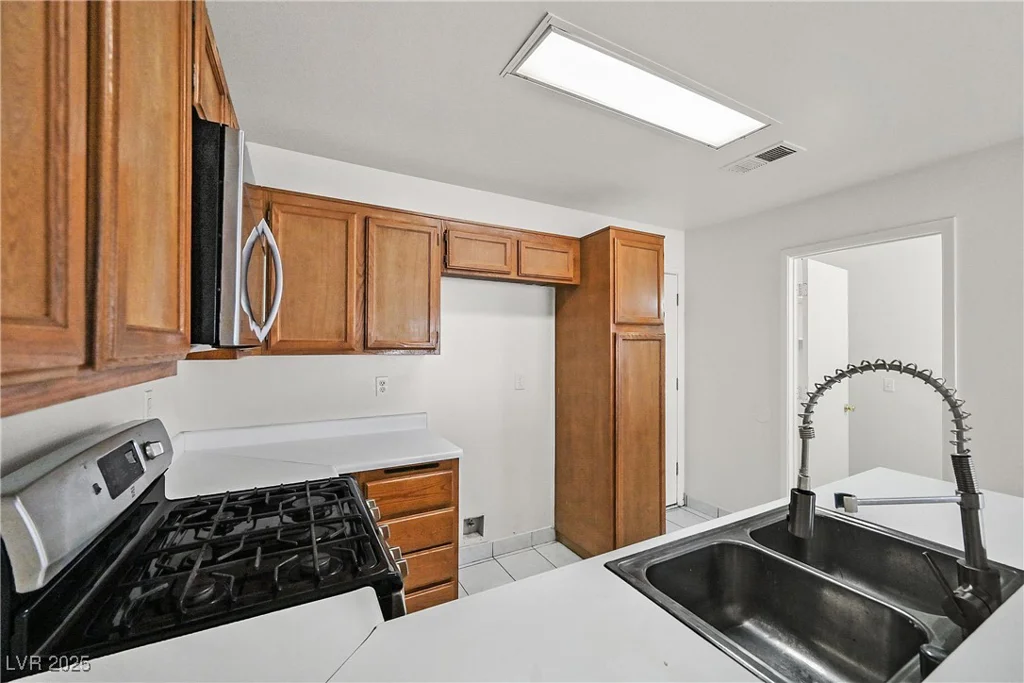 5832 Ballinger, Las Vegas, NV 89142