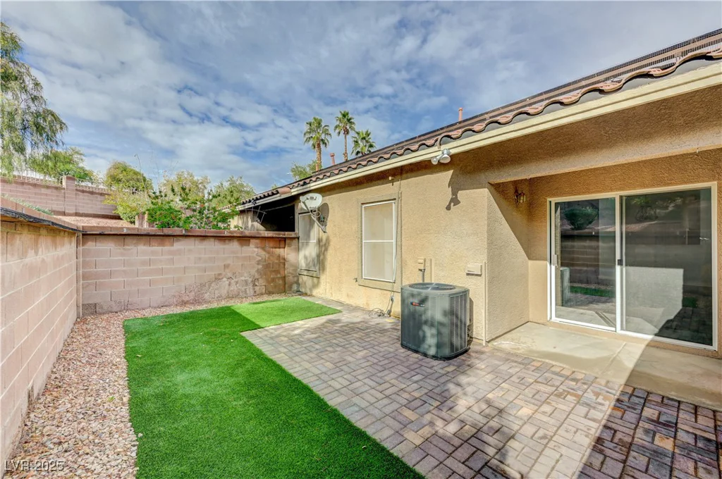 393 Blanca Springs, Henderson, NV 89014