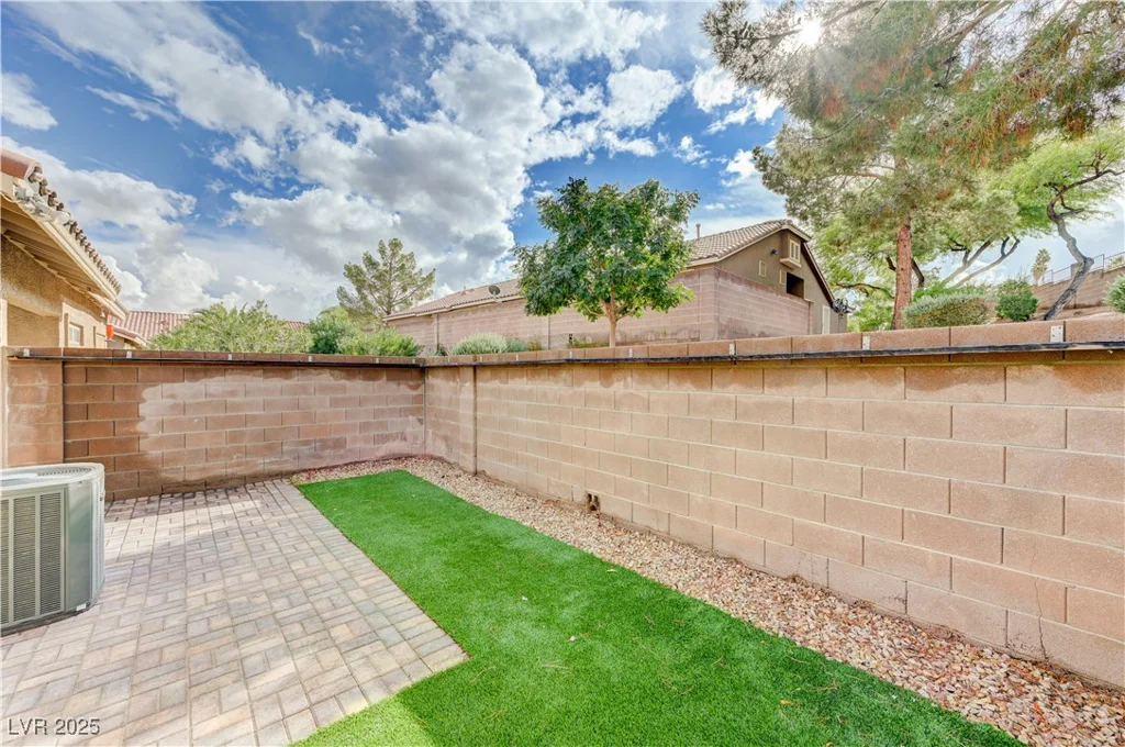 393 Blanca Springs, Henderson, NV 89014