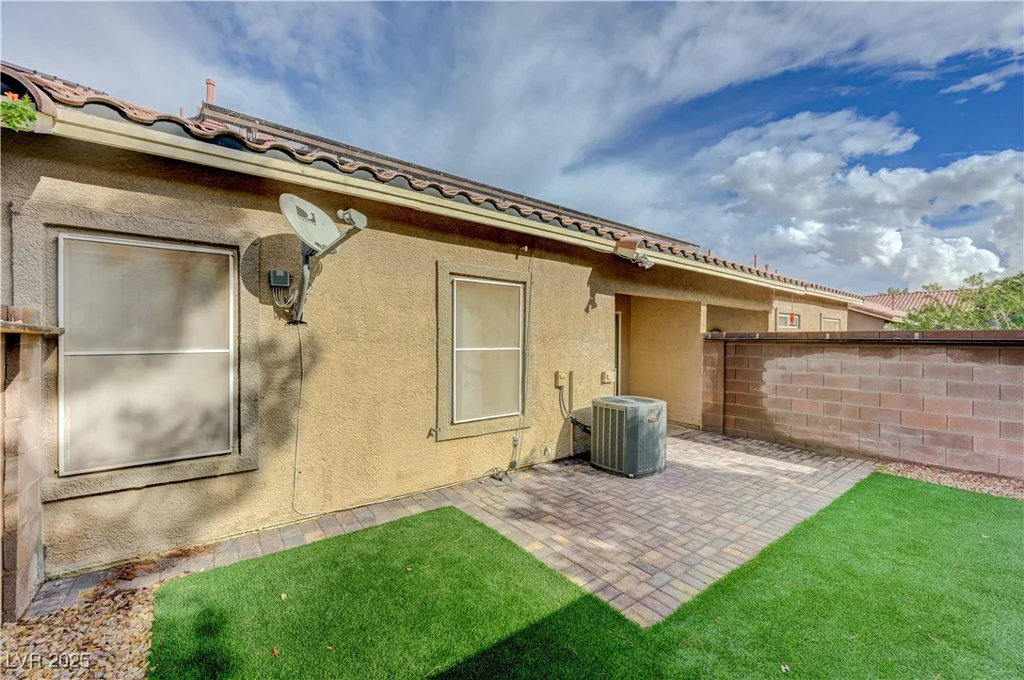 393 Blanca Springs, Henderson, NV 89014