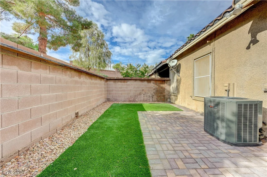 393 Blanca Springs, Henderson, NV 89014