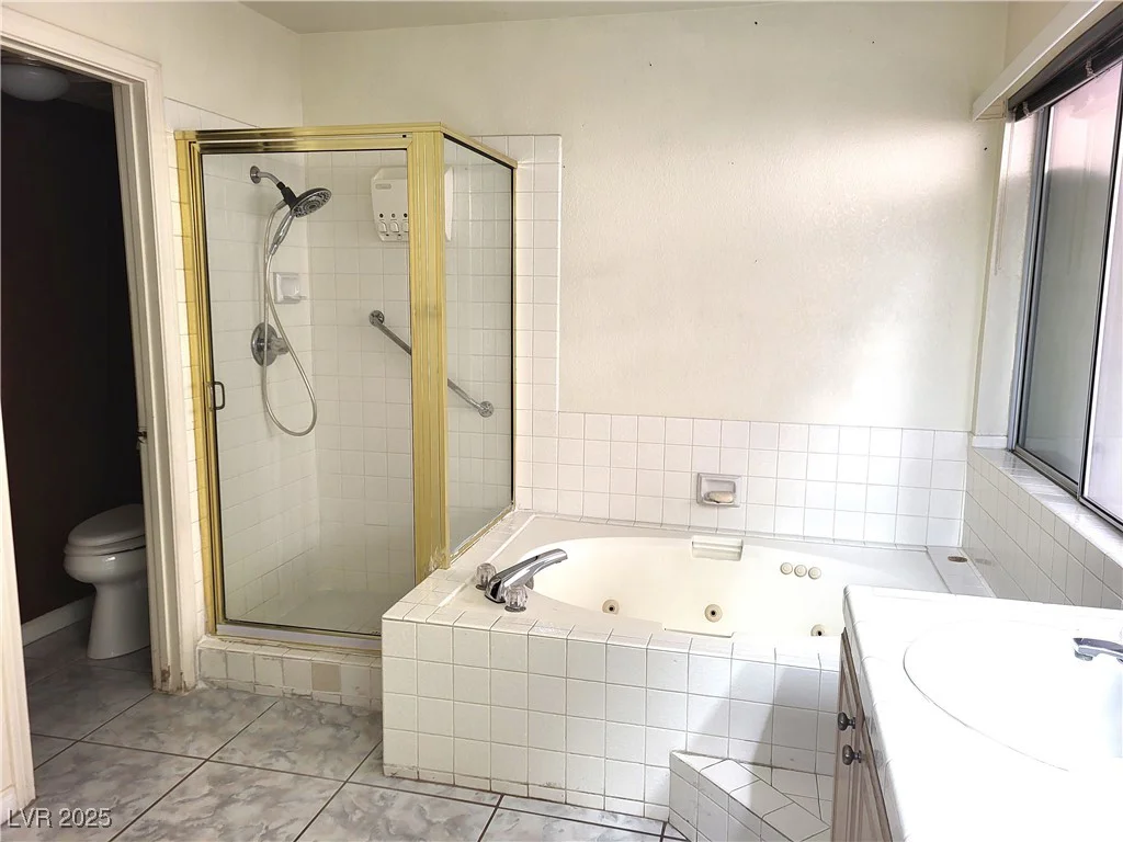 2729 Beachside, Las Vegas, NV 89117