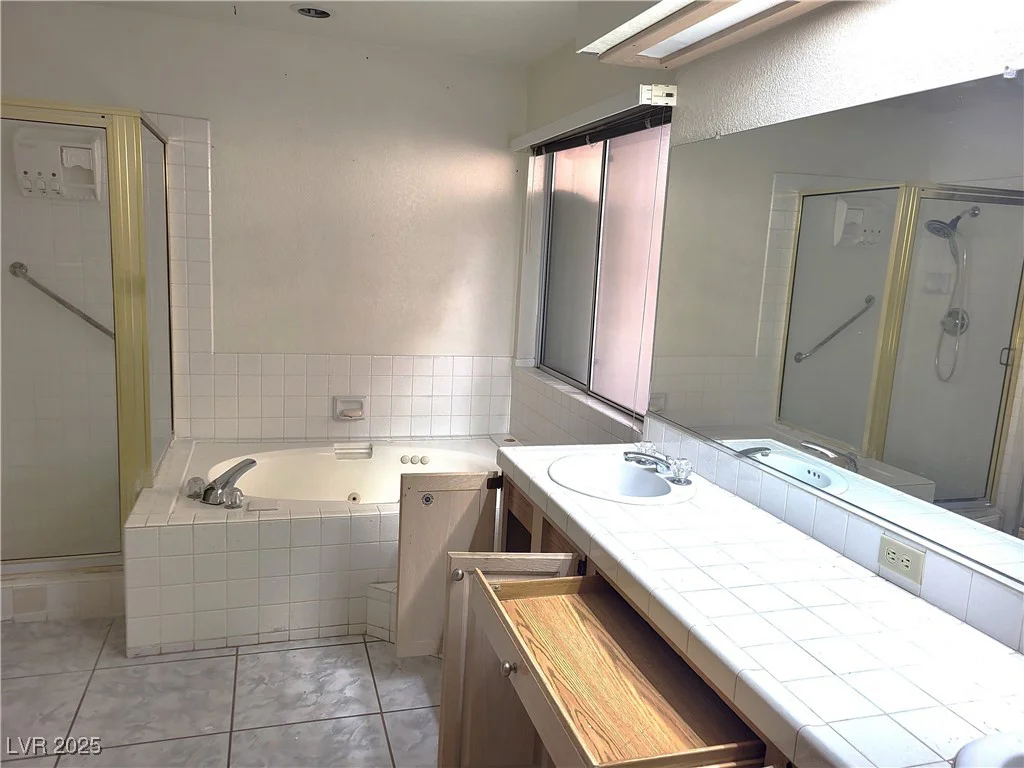2729 Beachside, Las Vegas, NV 89117