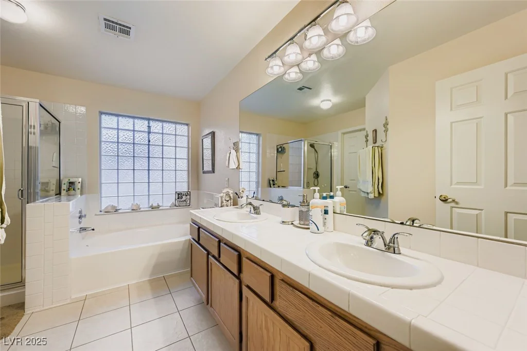7801 Safari, Las Vegas, NV 89129