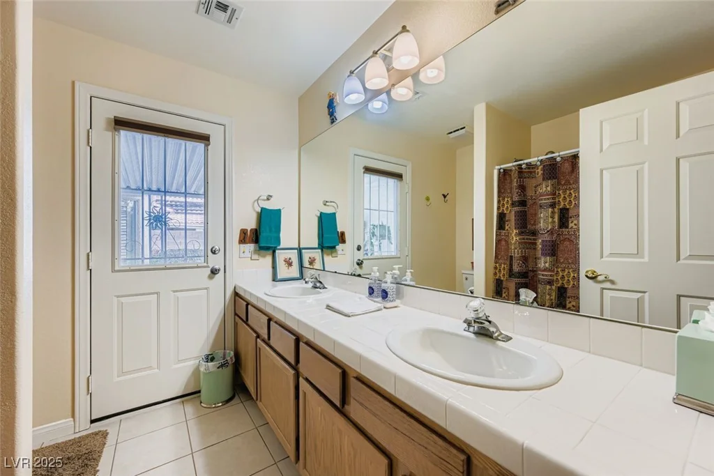 7801 Safari, Las Vegas, NV 89129