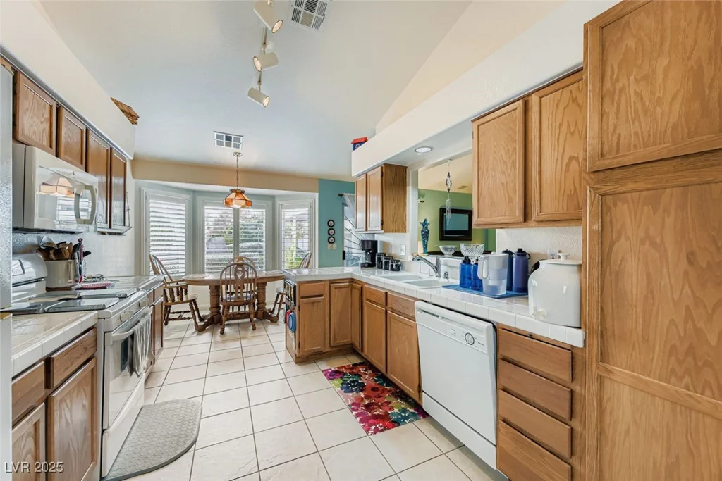 7801 Safari, Las Vegas, NV 89129