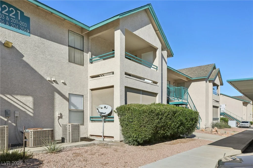 5221 Lindell, Las Vegas, NV 89118