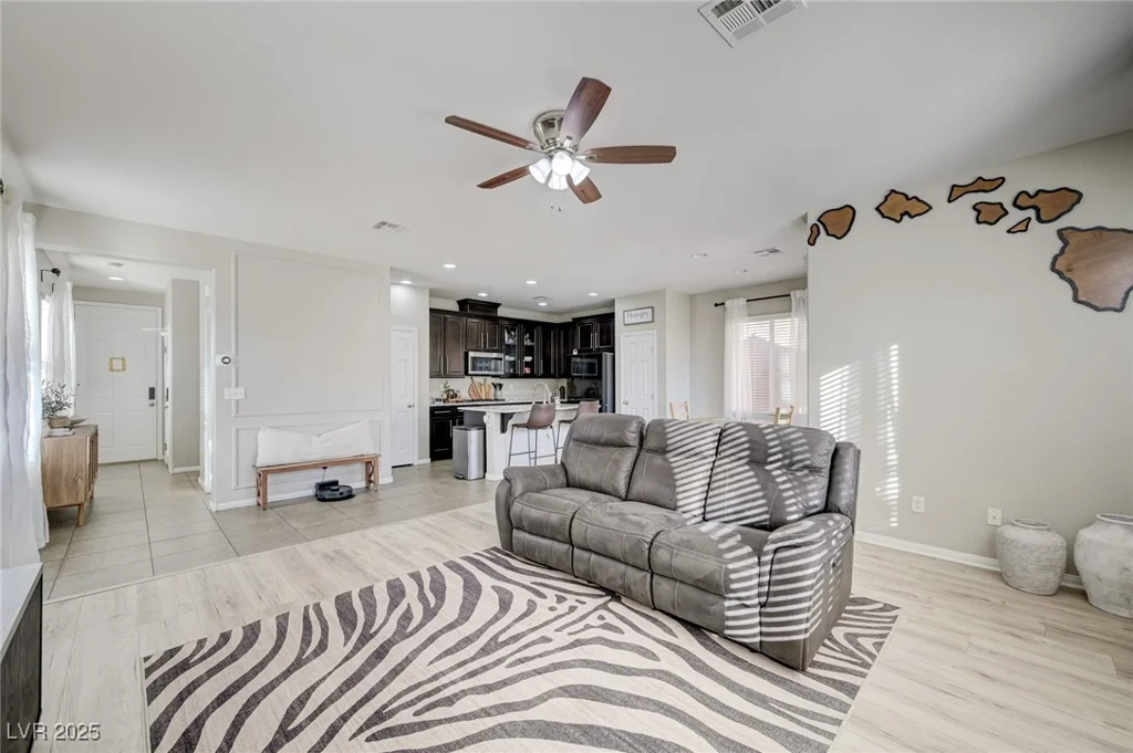 7497 Glimmering Sun, Las Vegas, NV 89178