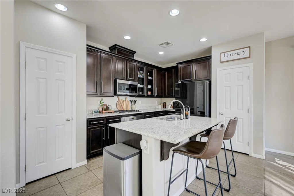 7497 Glimmering Sun, Las Vegas, NV 89178