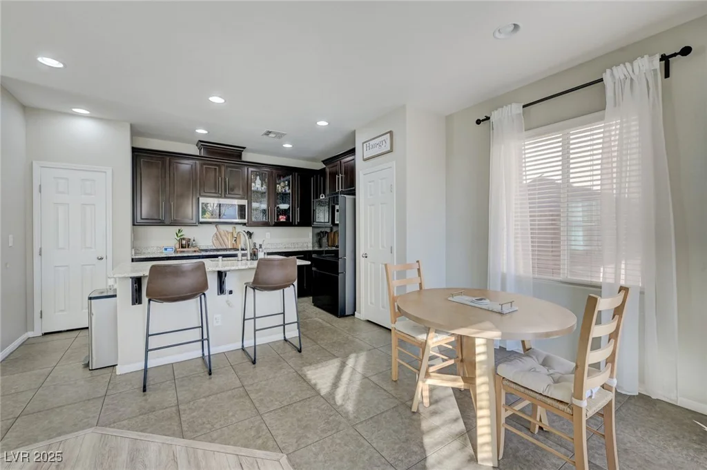 7497 Glimmering Sun, Las Vegas, NV 89178