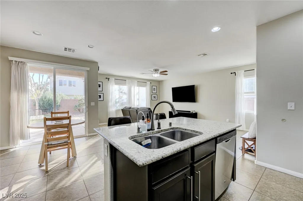 7497 Glimmering Sun, Las Vegas, NV 89178
