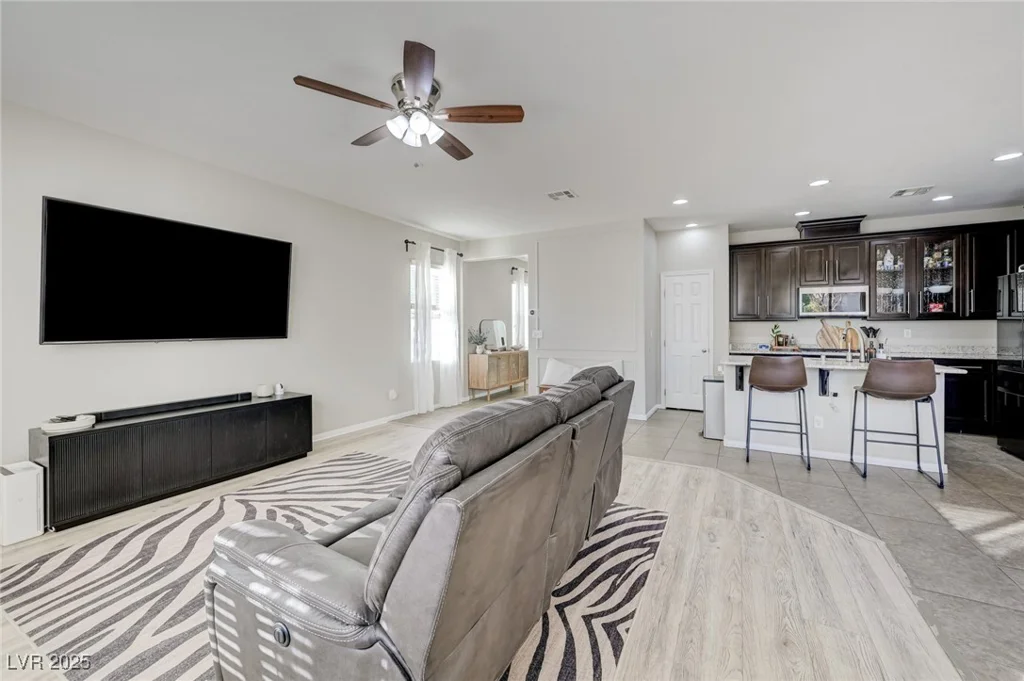 7497 Glimmering Sun, Las Vegas, NV 89178
