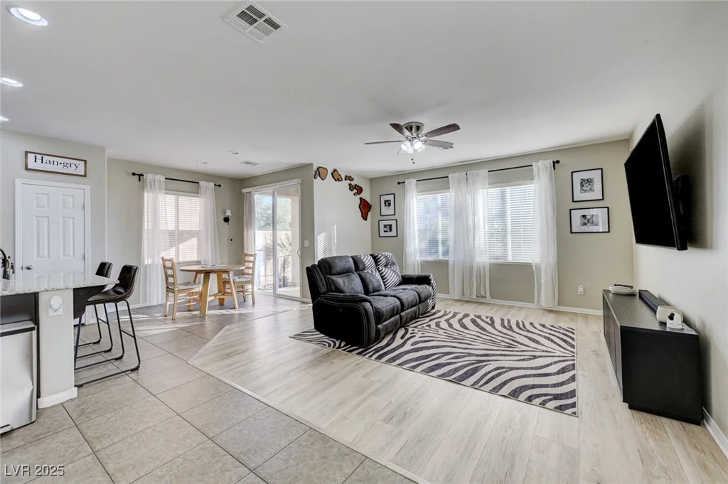 7497 Glimmering Sun, Las Vegas, NV 89178
