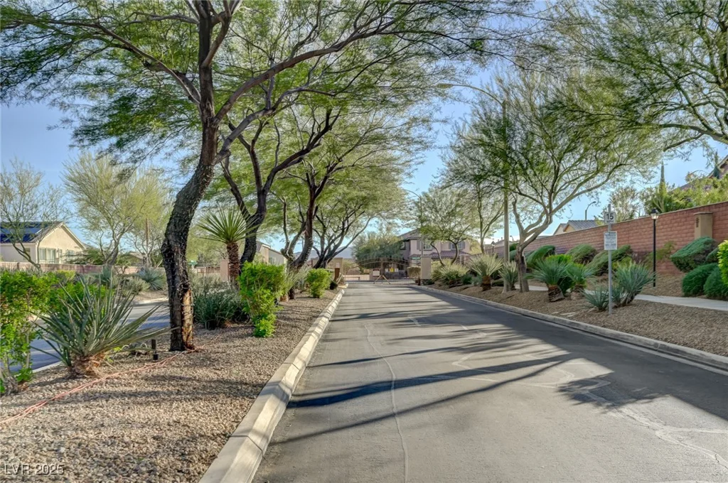 7497 Glimmering Sun, Las Vegas, NV 89178