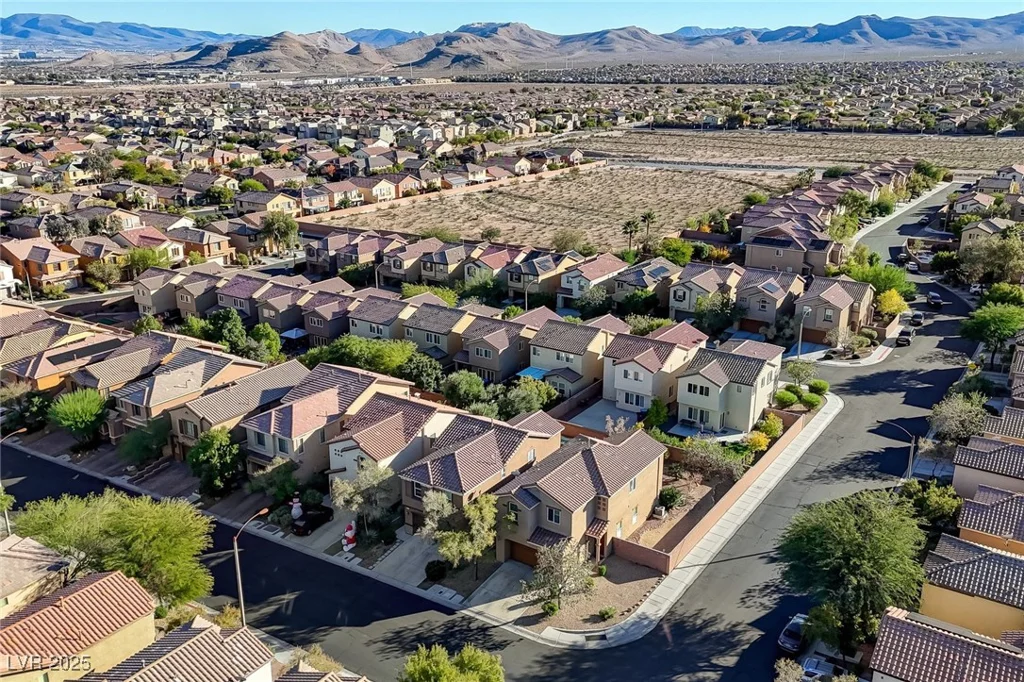 7497 Glimmering Sun, Las Vegas, NV 89178