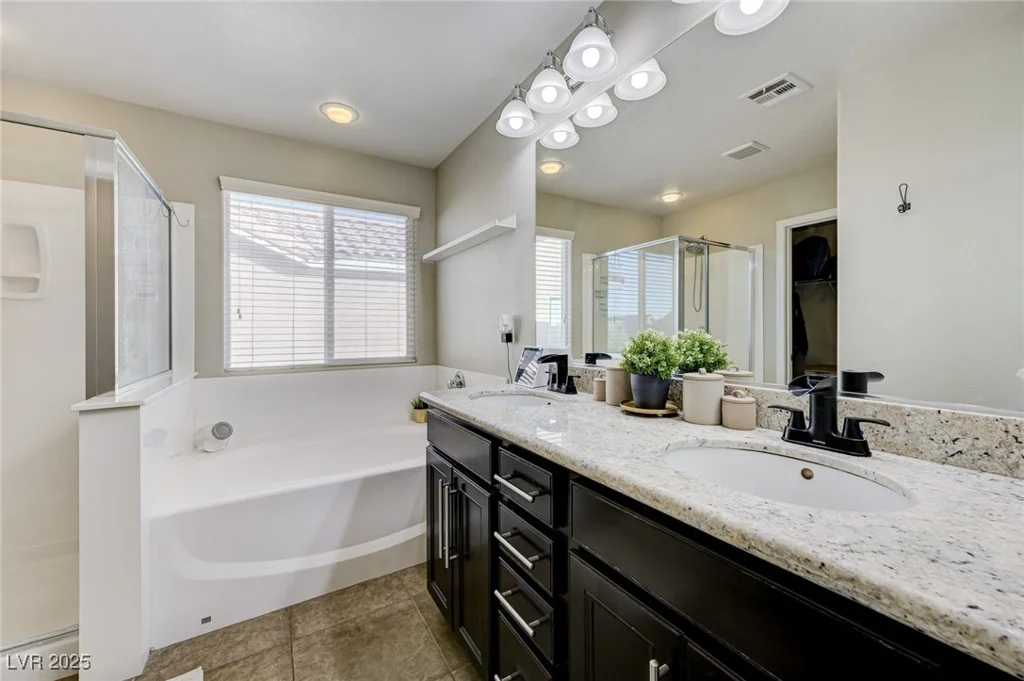 7497 Glimmering Sun, Las Vegas, NV 89178