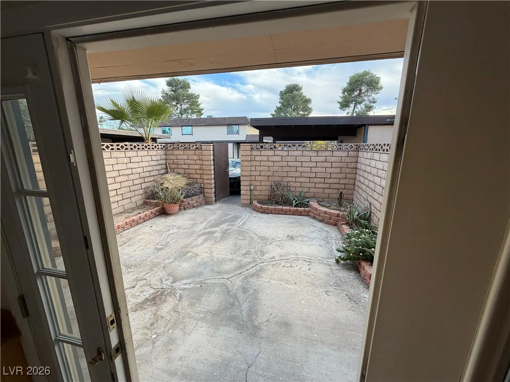 6120 Meadowhaven, Las Vegas, NV 89103
